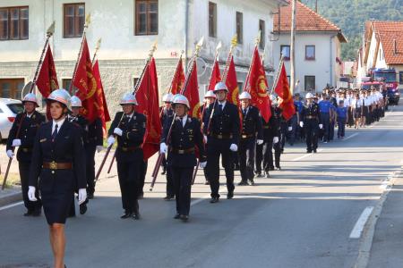 100 letnica PGD Begunje  gasilska parada 07 Foto Ljubo Vukelič
